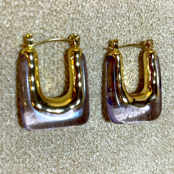 NIB lilac glass gold tone square drop earrings pierced purple bar hinged back - Picture 8 of 8